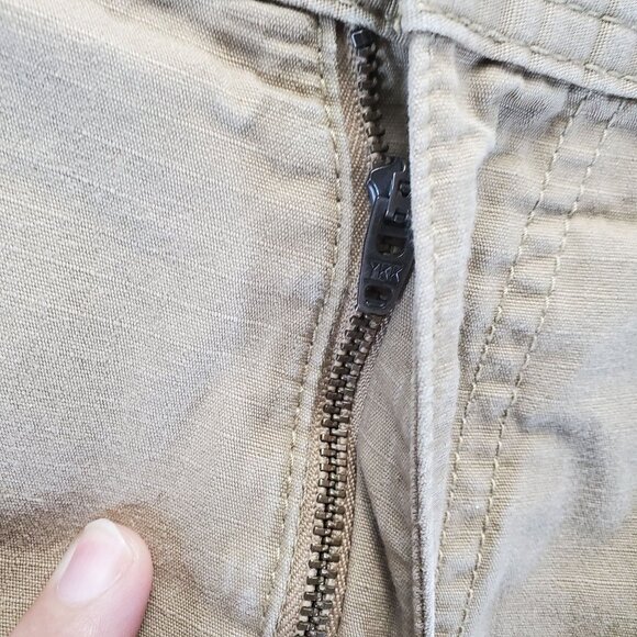 Eddie Bauer Shorts Mens 35 Tan Cargo Style 100% Cotton Multiple Pockets - Picture 9 of 11